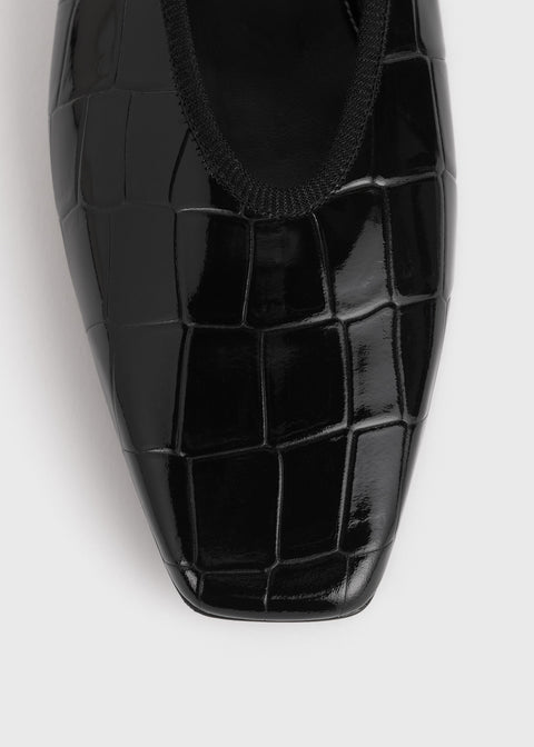 Minimalist Croco-Embossed Flats