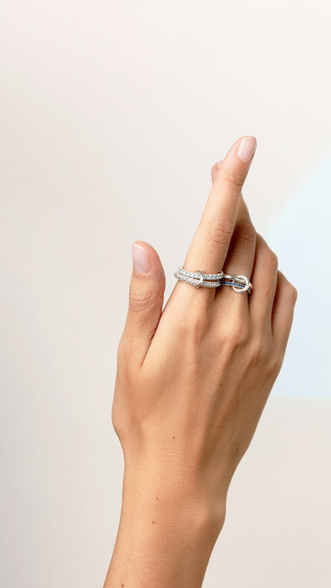 On model image of a Spinelli Kilcollin Iris ring, worn across two fingers. 